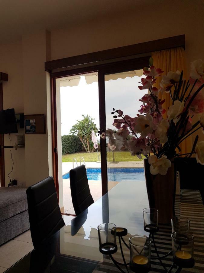 Olgas Villa Agia Marina  Экстерьер фото